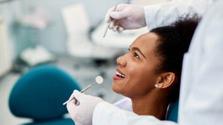 Agende sua limpeza dentária na Zona Sul horários até as 23h - Dra. Letícia da Silva Cruz