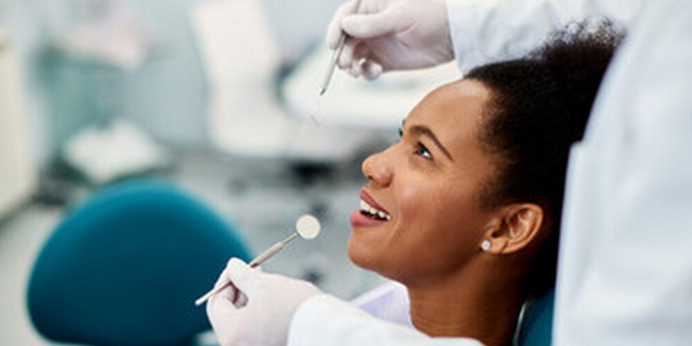 Agende sua limpeza dentária na Zona Sul horários até as 23h - Dra. Letícia da Silva Cruz