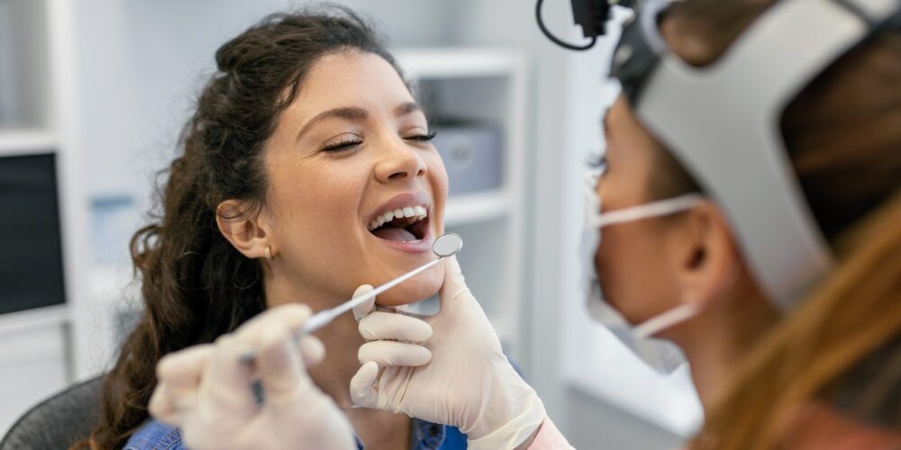 Como é feita a raspagem nos dentes e quando ela é indicada - Dra. Letícia da Silva Cruz
