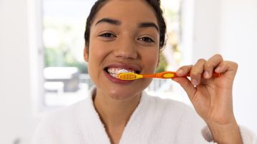 Dente com sensibilidade ao escovar onde encontrar tratamento na Zona Sul - Dra. Letícia da Silva Cruz