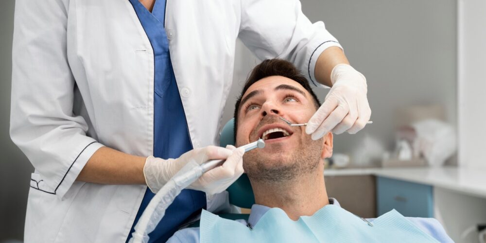 Dentista que atende fora do horário comercial onde encontrar em SP - Dra. Letícia da Silva Cruz