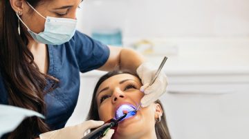 Qual a frequência ideal para fazer limpeza profissional nos dentes - Dra. Letícia da Silva Cruz
