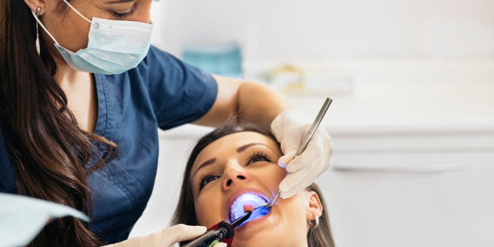 Qual a frequência ideal para fazer limpeza profissional nos dentes - Dra. Letícia da Silva Cruz