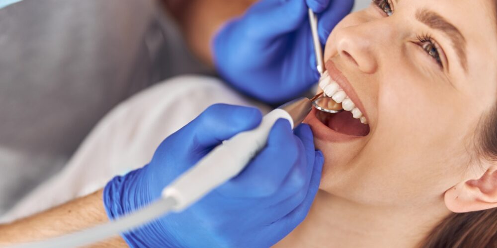 Restauração de dentes na Zona Sul de SP como é feito o atendimento - Dra. Letícia da Silva Cruz